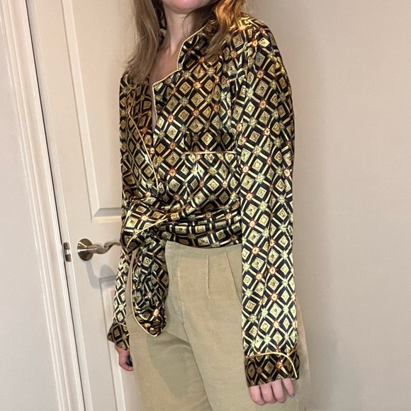 🔶Geometric Print Victoria's Secret Blouse🔶 - Picture 2 of 3